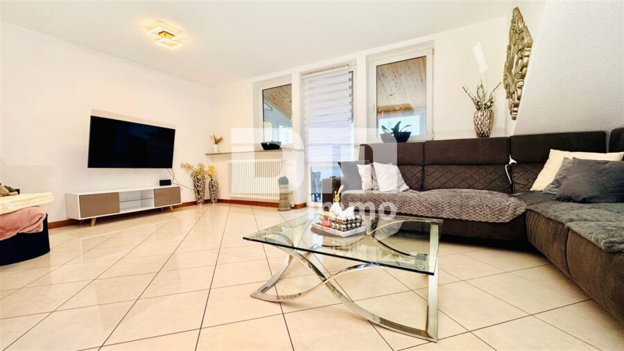 Modernisiertes 1 bis 2 Familienhaus mit DG-Ausbau BJ 02/03 und Panoramablick am Rüsteberg - WE1 DG Wohnzimmer offen / Zugang Wintergarten